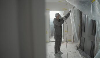 Artisan en plein travaux en Belgique