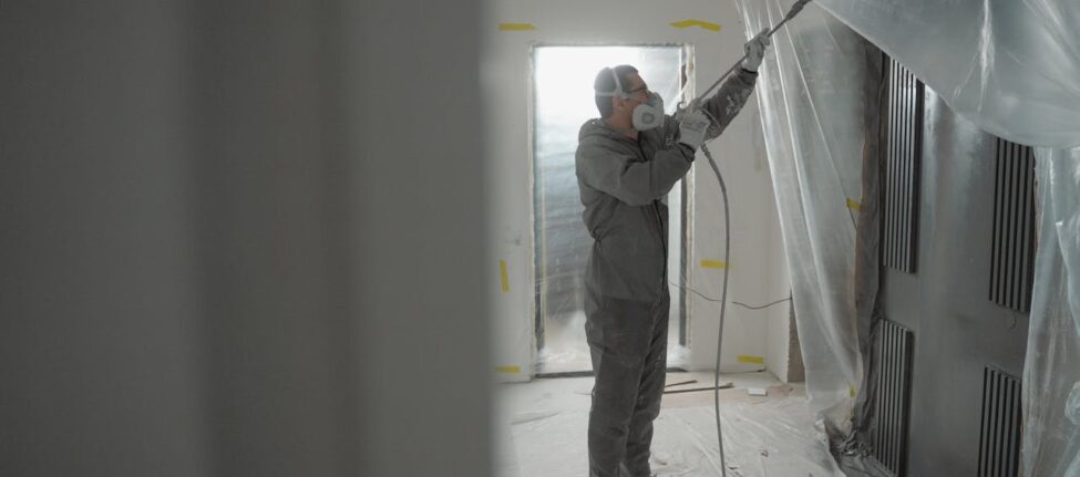 Artisan en plein travaux en Belgique